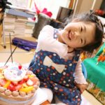 子供の日のお祝いに似顔絵ケーキをご利用いただきました☆ この笑顔からとっても喜んでいただけたご様子が伝わってきます❤️ みんなを幸せにするプラチナスマイルありがとうございました(^-^)💕