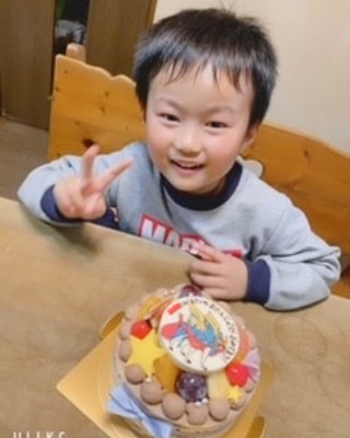 6歳のお誕生日をキャラクターケーキでお祝いくださいました❤