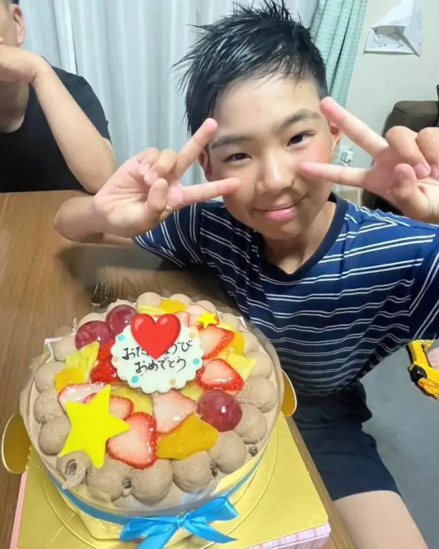 今日のプラチナスマイル会員さん^⁠_⁠^
https://pomme101.com/gallery

12歳のお誕生日を生チョコケーキでお祝いいただきました❤
https://pomme101.com/products/detail/172

『今回も美味しくいただきました。
初めてのチョコクリーム、おいしかったです😊』

初めての生チョコケーキ、喜んでいただけたご様子で嬉しいです✨

この度も可愛い笑顔をありがとうございました😊💕
12歳の1年も幸せに満ちた日々でございますよ〜に ❤❤

#岡山こども #ケーキ工房ポム #岡山ケーキ #ケーキ屋岡山  #誕生日ケーキ岡山
  #お誕生日会 #東区ケーキ #オリジナルケーキ #岡山市東区ケーキ #岡山市東区瀬戸町#赤磐市 #岡山市東区
 #瀬戸町ケーキ  #岡山人気ケーキ #岡山誕生日祝い
 #ポム #誕生日 #ポム #キャラデコ岡山
#バースデーケーキ岡山 　#岡山写真ケーキ
#誕生日ケーキ岡山
#みんなのえがお #皆の笑顔
#プラチナスマイル会員さん
#岡山キッズ
#生チョコケーキ
