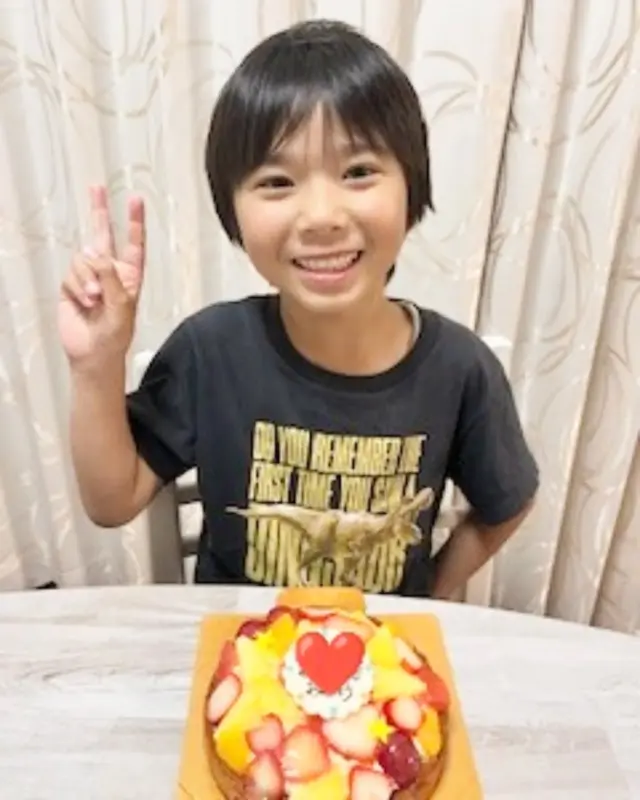 今日のプラチナスマイル会員さん✨
https://pomme101.com/gallery

7歳のお誕生日をフルーツタルト
https://pomme101.com/products/detail/160
でお祝いいただきました♪

フルーツたっぷりのタルトは
お子様にも、高齢の方にも人気です✨

可愛い笑顔を見ながら、みんなで楽しく食べるケーキは格別ですね❤

また1年、元気いっぱいでご成長されてくださいね😊😊
いつもありがとうございます！✨

#岡山こども #ケーキ工房ポム #岡山ケーキ #ケーキ屋岡山  #誕生日ケーキ岡山
  #お誕生日会 #東区ケーキ #オリジナルケーキ #岡山市東区ケーキ #岡山市東区瀬戸町#赤磐市 #岡山市東区
 #瀬戸町ケーキ  #岡山人気ケーキ #岡山誕生日祝い
 #ポム #誕生日 #ポム #キャラデコ岡山
#バースデーケーキ岡山 　#岡山写真ケーキ
#誕生日ケーキ岡山
#みんなのえがお #皆の笑顔
#プラチナスマイル会員さん
#岡山キッズ
#キャラクターケーキ