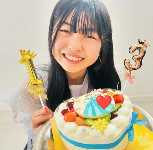 『大変可愛く素敵に作って頂き感激していました‼︎🩵
今年も幸せな時間をありがとうございました🩵』
🎤お客様の声

今日のプラチナスマイル会員さん❤
https://pomme101.com/gallery

13歳のお誕生日を
ハート型キャラクターフルーツデコレーションケーキでお祝いいただきました^_^
https://pomme101.com/products/detail/168

可愛くご成長されて、今年も素敵なお写真ありがとうございます😊💕

喜んでいただき幸いでございます✨
13歳の１年も、笑顔で幸せに満ちた日々でございますよ〜に❤❤

いつもありがとうございます✨

#誕生日ケーキ  #生チョコケーキ #5歳おめでとう#岡山こども #ケーキ工房ポム #岡山ケーキ #ケーキ屋岡山  #誕生日ケーキ岡山
  #お誕生日会 #東区ケーキ #オリジナルケーキ #岡山市東区ケーキ #岡山市東区瀬戸町#赤磐市 #岡山市東区
 #瀬戸町ケーキ  #岡山人気ケーキ #岡山誕生日祝い
 #ポム #誕生日 #ポム #キャラデコ岡山
#バースデーケーキ岡山 　#岡山写真ケーキ
#誕生日ケーキ岡山
#みんなのえがお #皆の笑顔
#プラチナスマイル会員さん
#岡山キッズ
#キャラクターケーキ