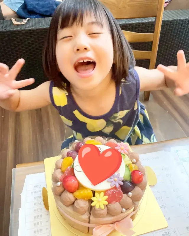 『いつも美味しいケーキをありがとうございます😊』
🎤お客様の声

今日のプラチナスマイル会員さん❤
https://pomme101.com/gallery

6歳のお誕生日をキャラクター生チョコデコレーションケーキでお祝いいただきました✨
https://pomme101.com/products/detail/172

この度も大切なお誕生日にご利用いただき、可愛いお写真をありがとうございます😊💕

とっても楽しそうなご様子が伝わり、ポムも幸せです♪

6歳の１年も幸せに満ちた日々でございますよ〜に❤❤

#誕生日ケーキ  #生チョコケーキ #5歳おめでとう#岡山こども #ケーキ工房ポム #岡山ケーキ #ケーキ屋岡山  #誕生日ケーキ岡山
  #お誕生日会 #東区ケーキ #オリジナルケーキ #岡山市東区ケーキ #岡山市東区瀬戸町#赤磐市 #岡山市東区
 #瀬戸町ケーキ  #岡山人気ケーキ #岡山誕生日祝い
 #ポム #誕生日 #ポム #キャラデコ岡山
#バースデーケーキ岡山 　#岡山写真ケーキ
#誕生日ケーキ岡山
#みんなのえがお #皆の笑顔
#プラチナスマイル会員さん
#岡山キッズ
#キャラクターケーキ