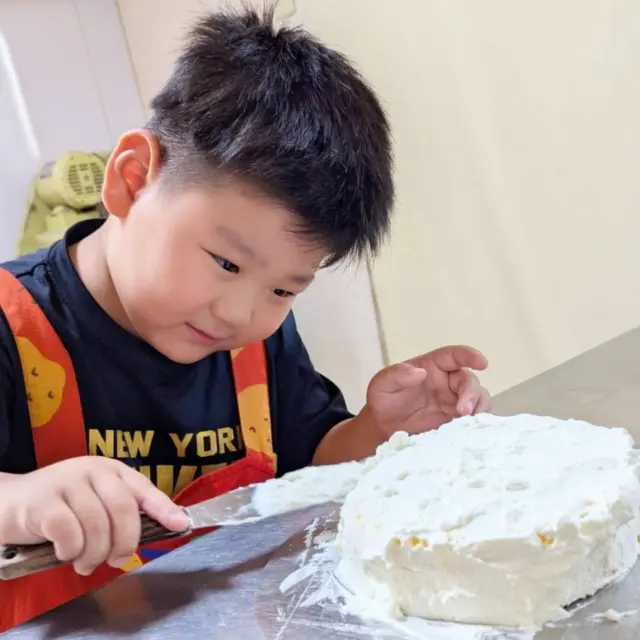 今日のこどもお菓子教室♪
4回目のご参加です✨

🎤「今日も『めっちゃ楽しかったー！』と喜んでいました✌️またよろしくお願いします」

お元気なご成長を拝見できて嬉しいです❤またお待ちしております😊