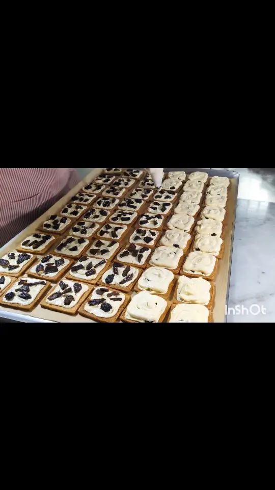 人気のレーズン塩バターサンドができるまで😊
夏のご挨拶にご好評いただいております✨