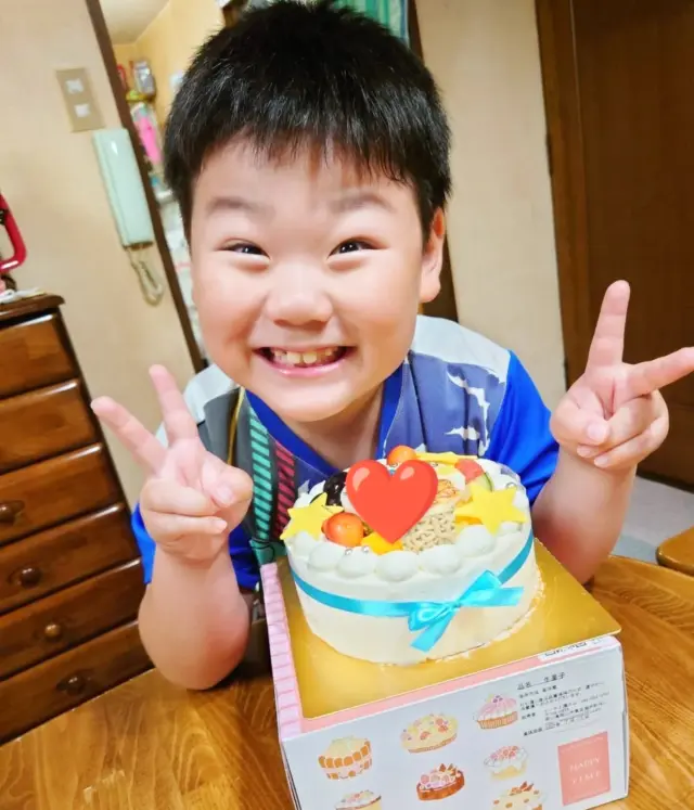 今日のプラチナスマイル会員さん❤
https://pomme101.com/gallery

7歳のお誕生日に
カスタマイズできるケーキ『CanDeco』キャンデコをご利用いただきました😊
https://pomme101.com/products/detail/138

🎤『今年も素敵なケーキに大喜びでした✨ありがとうございました🥰』

今年も大切なお誕生日にご利用いただき、可愛いお写真と嬉しいメッセージをありがとうございます✨

いつもお菓子教室にもご参加いただきありがとうございます♪
これからも元気いっぱいでご成長されますよ〜に❤❤

#岡山こども #ケーキ工房ポム #岡山ケーキ #ケーキ屋岡山  #誕生日ケーキ岡山
  #お誕生日会 #東区ケーキ #オリジナルケーキ #岡山市東区ケーキ #岡山市東区瀬戸町#赤磐市 #岡山市東区
 #瀬戸町ケーキ  #岡山人気ケーキ #岡山誕生日祝い
 #ポム #誕生日 #ポム #キャラデコ岡山
#バースデーケーキ岡山 　#岡山写真ケーキ
#誕生日ケーキ岡山
#みんなのえがお #皆の笑顔
#プラチナスマイル会員さん
#岡山キッズ
#キャラクターケーキ