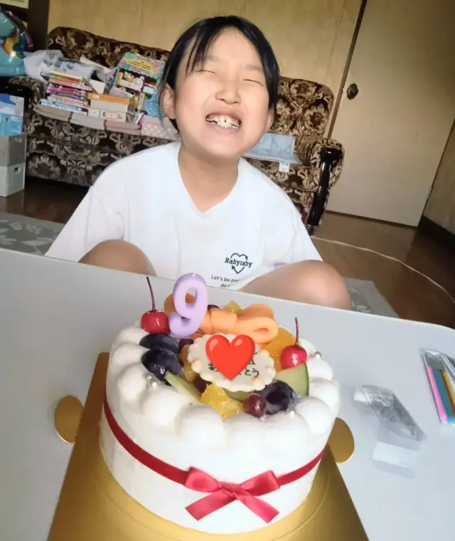 今日のプラチナスマイル会員さん❤
https://pomme101.com/gallery

9歳のお誕生日に
カスタマイズできるケーキ『CanDeco』キャンデコをご利用いただきました😊
https://pomme101.com/products/detail/138

オレンジ色のリボンを飾って完成❤

この度はご利用いただき、最高のスマイルをありがとうございます✨

これからも益々お元気でご成長されますよ〜に😊💕

#岡山こども #ケーキ工房ポム #岡山ケーキ #ケーキ屋岡山  #誕生日ケーキ岡山
  #お誕生日会 #東区ケーキ #オリジナルケーキ #岡山市東区ケーキ #岡山市東区瀬戸町#赤磐市 #岡山市東区
 #瀬戸町ケーキ  #岡山人気ケーキ #岡山誕生日祝い
 #ポム #誕生日 #ポム #キャラデコ岡山
#バースデーケーキ岡山 　#岡山写真ケーキ
#誕生日ケーキ岡山
#みんなのえがお #皆の笑顔
#プラチナスマイル会員さん
#岡山キッズ