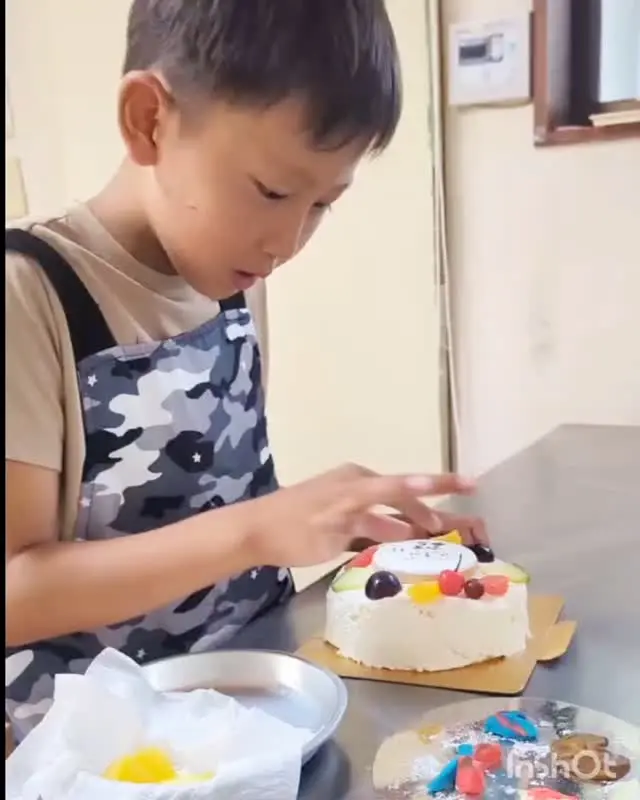 夏休みはこどもお菓子教室へ✨
今回は妹ちゃんのために可愛いケーキを作ってくれました😊💕
またお待ちしております♪