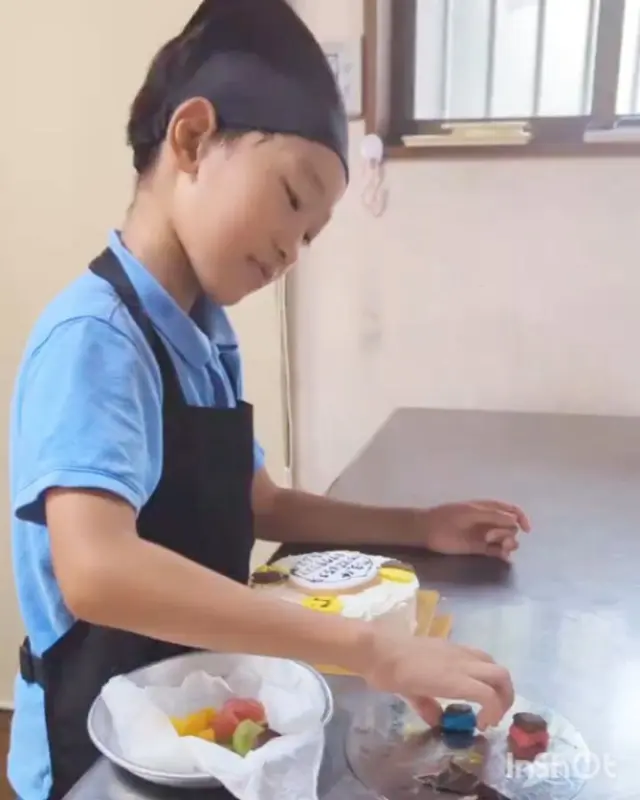 昨日のこどもお菓子教室✨
ケーキの上に円周率！！
素晴らしいケーキが完成しました😊