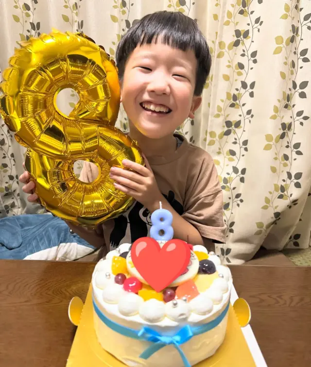 今日のプラチナスマイル会員さん^⁠_⁠^
https://pomme101.com/gallery

8歳のお誕生日をキャラクターフルーツデコレーションケーキでお祝いいただきました❤
https://pomme101.com/products/detail/158

🎤『今年もポムさんのケーキと共に誕生日を迎えました✨
いつも美味しいケーキをありがとうございます🥰
またよろしくお願いします！』

1年1年、歳を刻みご成長される貴重なお誕生日に、ポムを選んでいただき、ありがとうございます✨
今年も可愛い笑顔が拝見できて幸せです！

8歳もお元気で素敵な日々でございますように😊💕

#岡山こども #ケーキ工房ポム #岡山ケーキ #ケーキ屋岡山  #誕生日ケーキ岡山
  #お誕生日会 #東区ケーキ #オリジナルケーキ #岡山市東区ケーキ #岡山市東区瀬戸町#赤磐市 #岡山市東区
 #瀬戸町ケーキ  #岡山人気ケーキ #岡山誕生日祝い
 #ポム #誕生日 #ポム #キャラデコ岡山
#バースデーケーキ岡山 　#岡山写真ケーキ
#誕生日ケーキ岡山
#みんなのえがお #皆の笑顔
#プラチナスマイル会員さん
#岡山キッズ
#キャラクターケーキ