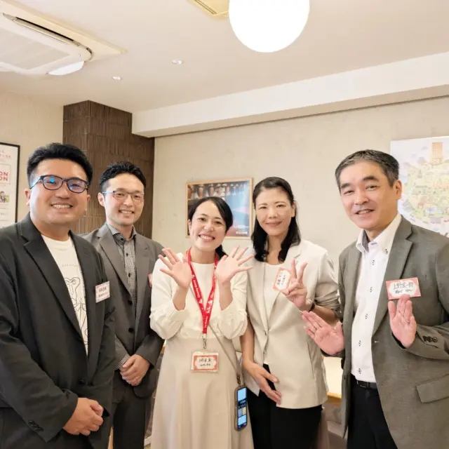 先日、チャリティサンタさんの認定NPO法人化、祝賀会に参加させていただきました😊
誠におめでとうございました✨

同じ想いを持って、それぞれの分野で活躍されている皆さま。
感謝でございます🙏

新倉敷のケーキ屋、
ラビッシュさんとも仲良くなり、
ケーキカットサボりました（笑）