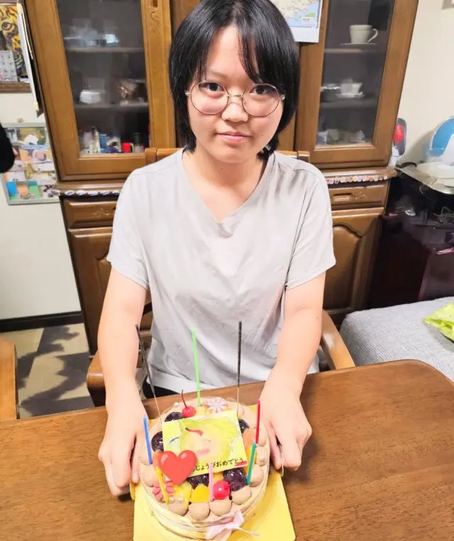 今日のプラチナスマイル会員さん❤
https://pomme101.com/gallery

15歳のお誕生日を生チョコ写真ケーキでお祝いいただきました😊

プレートはご本人が描いたイラストを写真プレートに✨
世界にひとつのお誕生日ケーキ🎂
喜んでいただけたとのことで幸いです♪

15歳の１年も笑顔が沢山の幸せな日々でございますように❤

#岡山こども #ケーキ工房ポム #岡山ケーキ #ケーキ屋岡山  #誕生日ケーキ岡山
  #お誕生日会 #東区ケーキ #オリジナルケーキ #岡山市東区ケーキ #岡山市東区瀬戸町#赤磐市 #岡山市東区
 #瀬戸町ケーキ  #岡山人気ケーキ #岡山誕生日祝い
 #ポム #誕生日 #ポム #キャラデコ岡山
#バースデーケーキ岡山 　#岡山写真ケーキ
#誕生日ケーキ岡山
#みんなのえがお #皆の笑顔
#プラチナスマイル会員さん
#岡山キッズ #写真ケーキ