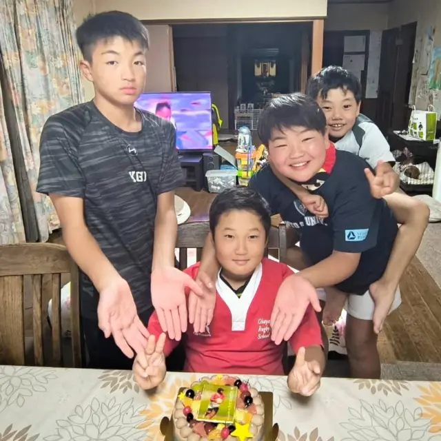 今日のプラチナスマイル会員さん❤
https://pomme101.com/gallery

11歳のお誕生日に写真生チョコデコレーションケーキをご注文いただきました✨
https://pomme101.com/products/detail/154

育ち盛りの男の子😊
みんなであっという間にペロリだったそうで、楽しいお時間をお過ごしいただけました♬

可愛いお写真もありがとうございました😊

#岡山こども #ケーキ工房ポム #岡山ケーキ #ケーキ屋岡山  #誕生日ケーキ岡山
  #お誕生日会 #東区ケーキ #オリジナルケーキ #岡山市東区ケーキ #岡山市東区瀬戸町#赤磐市 #岡山市東区
 #瀬戸町ケーキ  #岡山人気ケーキ #岡山誕生日祝い
 #ポム #誕生日 #ポム #キャラデコ岡山
#バースデーケーキ岡山 　#岡山写真ケーキ
#誕生日ケーキ岡山
#みんなのえがお #皆の笑顔
#プラチナスマイル会員さん
#岡山キッズ