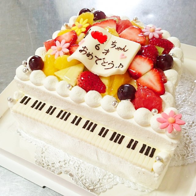ピアノケーキ18cm 18cm ポム店頭 Cake Box 受取 岡山市東区のケーキ 洋菓子店 ケーキ工房ポム