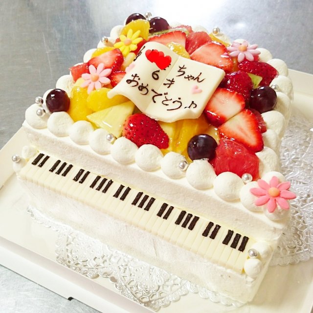 【ピアノケーキ】フルーツたっぷり！リアルな鍵盤♪（ポム店頭・Cake Box 受取）